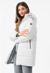 Volcano - Pikowany płaszcz J-LIVIA. Typ kołnierza: kaptur. Kolor: biały. Materiał: materiał. Długość: krótkie. Wzór: aplikacja. Sezon: zima #1