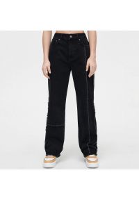 Cropp - Jeansy straight z zewnętrznym szwem - Czarny. Stan: podwyższony. Kolor: czarny #1