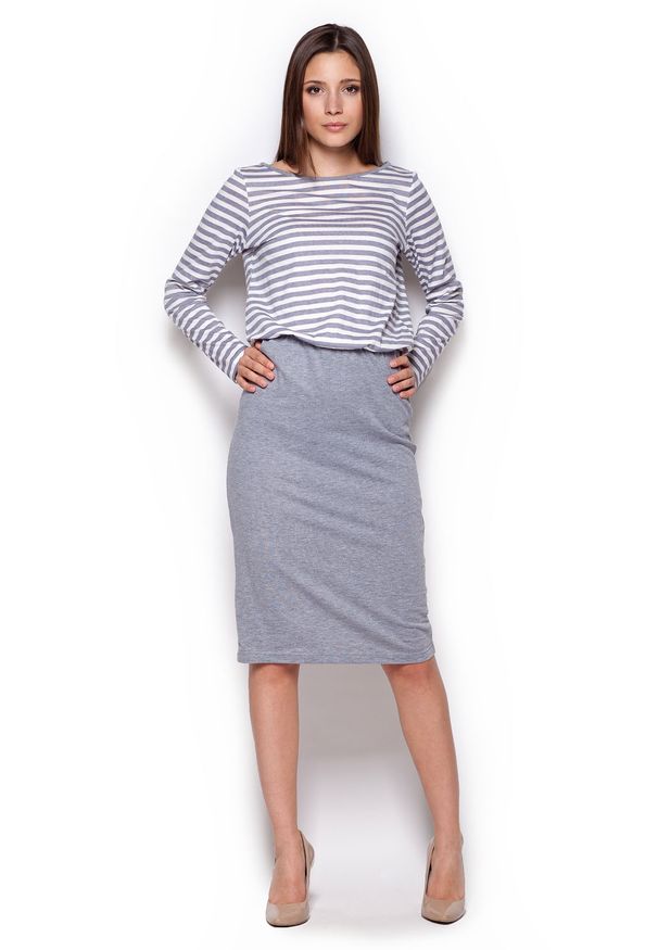 Figl - Codzienna Szara Sukienka do Kolan z Motywem Pasków. Okazja: na co dzień. Kolor: szary. Materiał: elastan, bawełna. Typ sukienki: proste. Styl: casual. Długość: midi