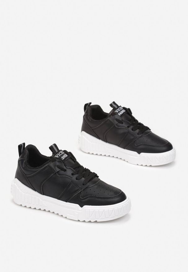 Renee - Czarne Sneakersy Phaeladia. Wysokość cholewki: przed kostkę. Nosek buta: okrągły. Zapięcie: sznurówki. Kolor: czarny. Szerokość cholewki: normalna. Wzór: napisy
