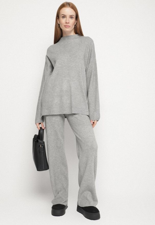 Born2be - Ciemnoszary Dzianinowy Komplet z Wełną Spodnie i Sweter Tesira. Kolor: szary. Materiał: dzianina, wełna