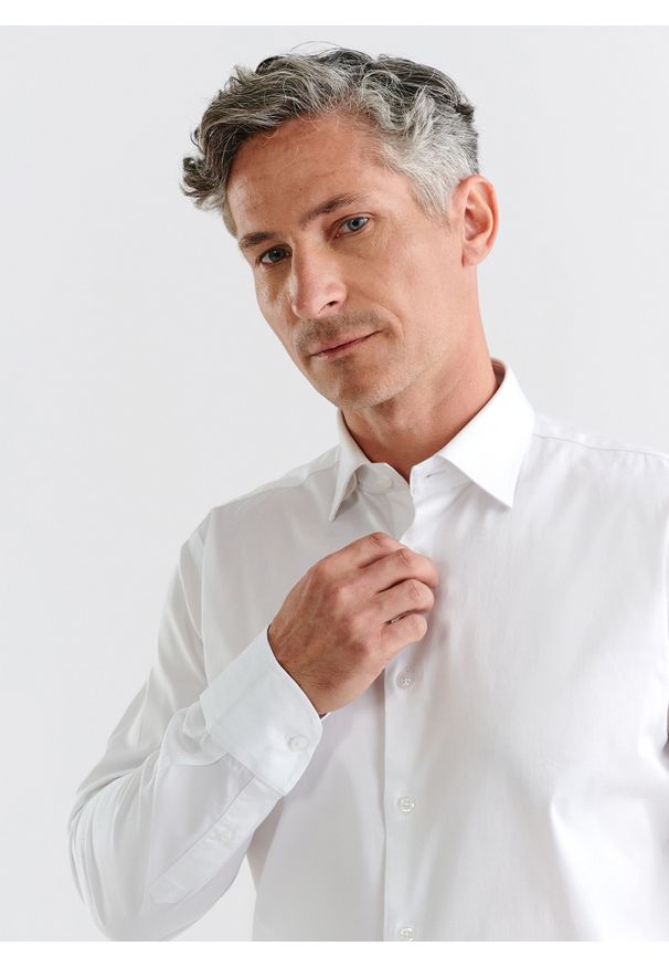 Pako Lorente - PAKO LORENTE – Koszula męska P000B-1X-002-B-S. Typ kołnierza: kołnierzyk klasyczny. Materiał: bawełna, elastan. Długość rękawa: długi rękaw. Długość: długie. Wzór: gładki. Styl: elegancki, klasyczny