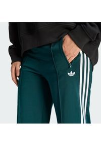 Adidas - adidas Spodnie dresowe Firebird KG3701 Zielony Loose Fit. Kolor: zielony. Materiał: syntetyk #4