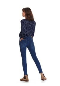 TOP SECRET - Spodnie jeansowe push up. Kolor: niebieski. Materiał: jeans. Sezon: wiosna. Styl: klasyczny #6