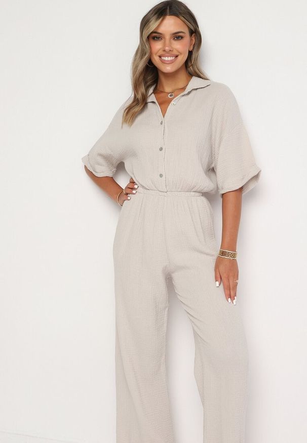 Born2be - Beżowy Bawełniany Kombinezon z Koszulową Górą i Prostymi Spodniami Namsore. Kolor: beżowy. Materiał: bawełna. Styl: klasyczny, elegancki