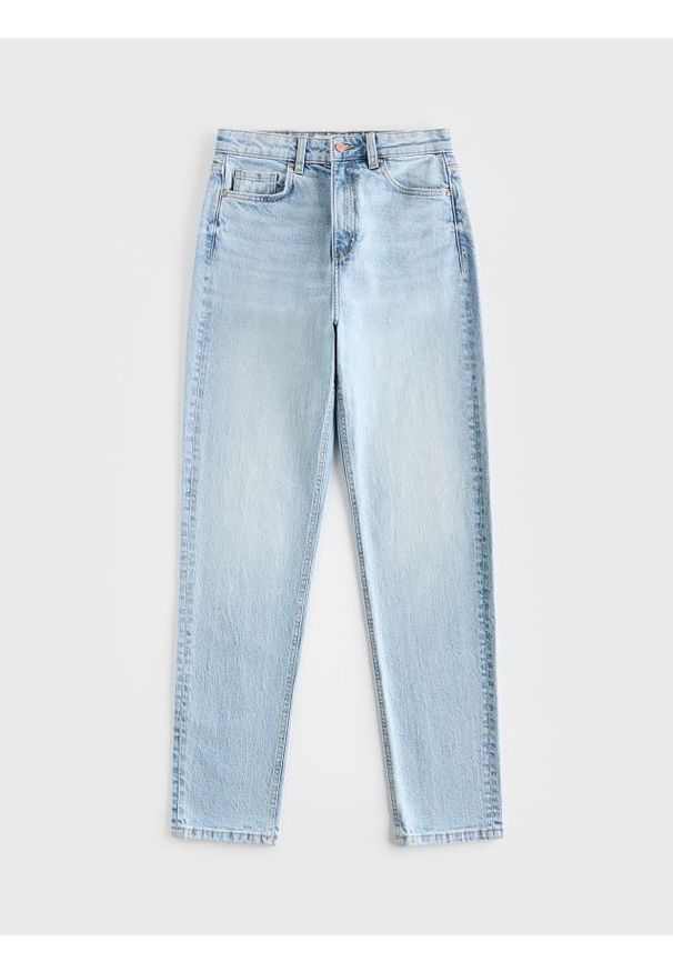 Reserved - Jeansy mom fit z dłuższą nogawką - niebieski. Kolor: niebieski. Długość: długie