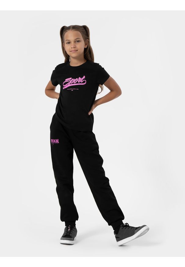 4f - Spodnie dresowe joggery dziewczęce. Kolor: czarny. Materiał: dresówka