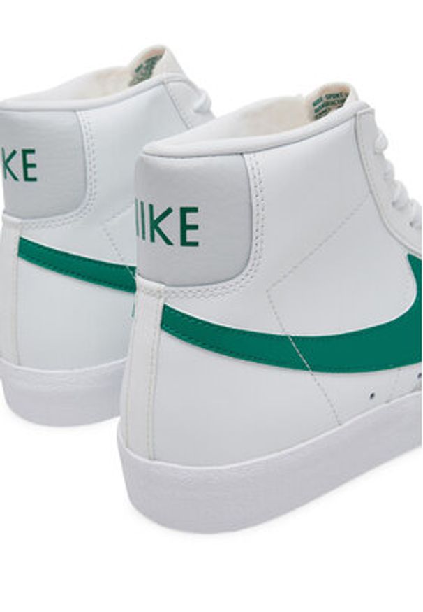 Nike Sneakersy Blazer Mid 77 Vntg BQ6806 Biały. Kolor: biały. Materiał: skóra