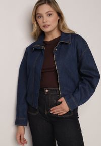 Born2be - Ciemnoniebieska Jeansowa Kurtka Przejściowa z Bawełny o Kroju Bombki z Kołnierzykiem Jotima. Okazja: na co dzień, na randkę. Kolor: niebieski. Materiał: bawełna, jeans. Styl: casual, elegancki #2