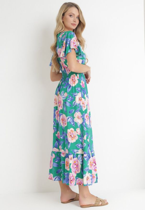 Born2be - Zielona Sukienka Maxi z Kopertowym Dekoltem i Gumkami w Pasie Kelsi. Typ kołnierza: dekolt kopertowy. Kolor: zielony. Długość rękawa: krótki rękaw. Sezon: wiosna, lato. Typ sukienki: kopertowe. Długość: maxi