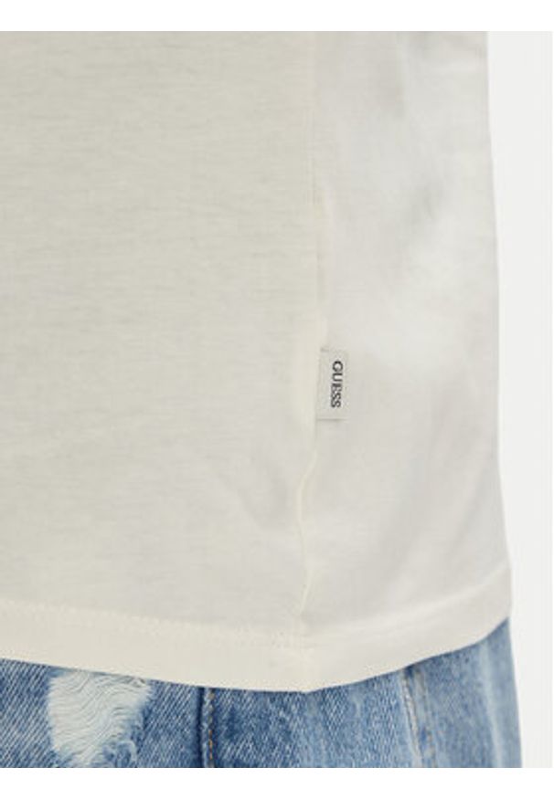 Guess Jeans T-Shirt M5YI04 K8HM0 Écru Regular Fit. Materiał: bawełna