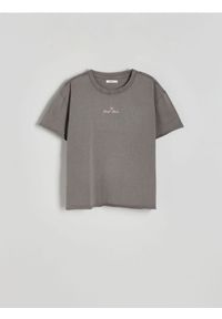 Reserved - T-shirt regular z nadrukiem - jasnoszary. Kolor: szary. Materiał: bawełna, dzianina. Wzór: nadruk #1