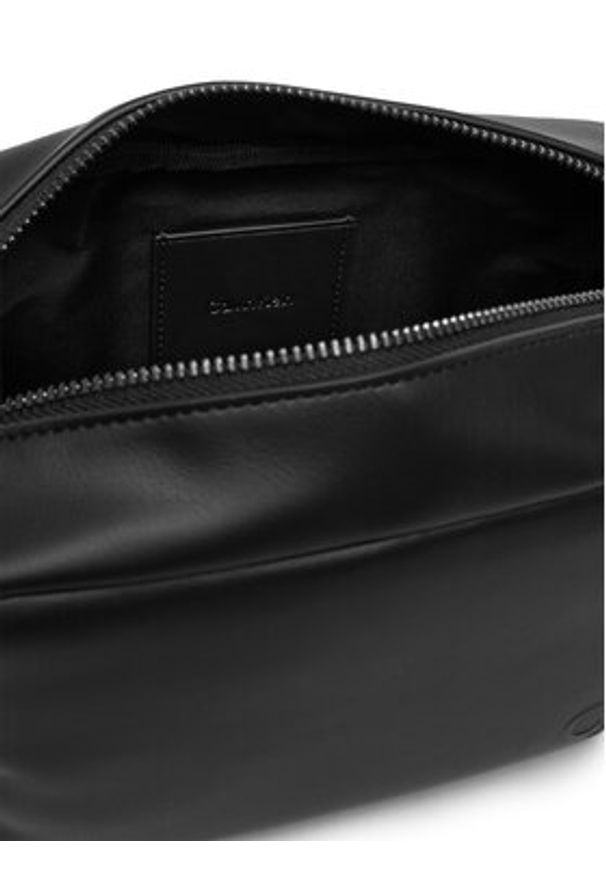 Calvin Klein Saszetka Bold Ck Dopp Kit LV04D1140G Czarny. Kolor: czarny. Materiał: skóra
