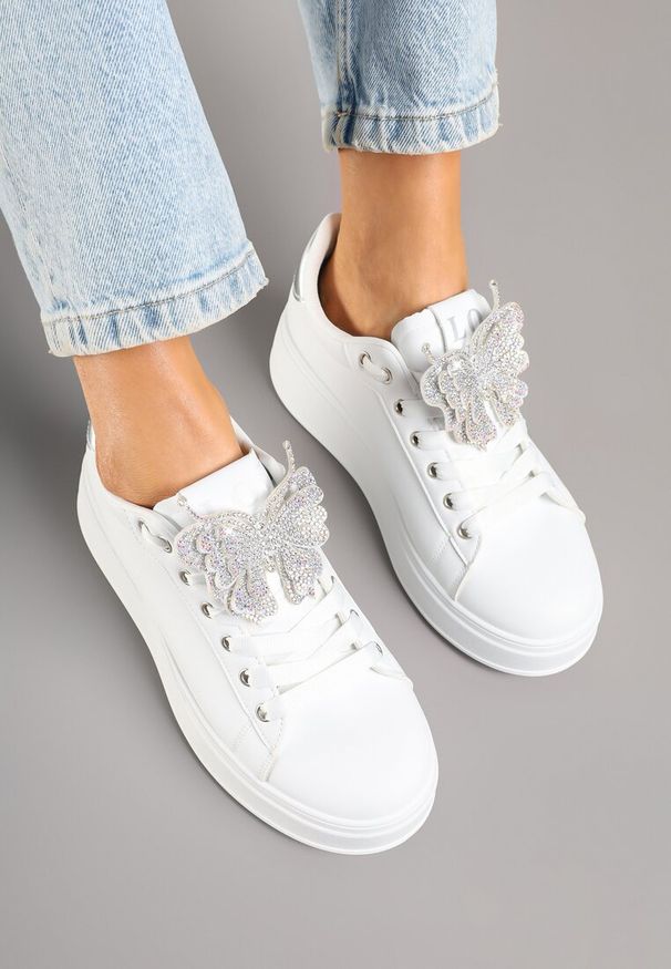 Renee - Srebrne Sneakersy z Błyszczącym Motylkiem Lenori. Okazja: na co dzień. Kolor: srebrny. Materiał: jeans, materiał