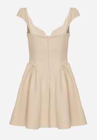 Born2be - Beżowa Rozkloszowana Sukienka z Ozdobnym Dekoltem i Guzikami Salasesia. Okazja: na co dzień. Typ kołnierza: dekolt kwadratowy. Kolor: beżowy. Styl: casual, elegancki #4