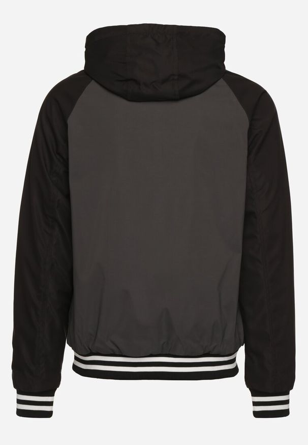 Born2be - Ciemnoszara Dwustronna Kurtka Bomberka z Kapturem Ozdobiona Paskami i Napisami Mevalora. Okazja: na co dzień. Typ kołnierza: kaptur. Kolor: szary. Materiał: jeans, skóra. Wzór: napisy, aplikacja. Styl: elegancki, casual, klasyczny