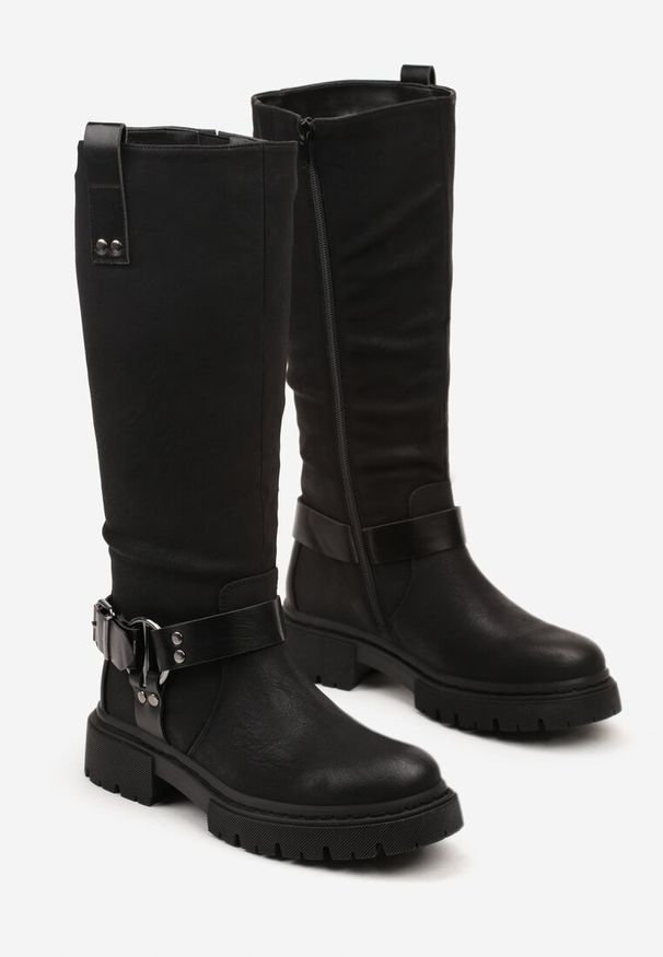 Renee - Czarne Kozaki Bikery na Płaskiej Podeszwie z Klamrami na Paskach Niarina. Okazja: na co dzień. Zapięcie: klamry. Kolor: czarny. Materiał: jeans, skóra. Obcas: na płaskiej podeszwie. Styl: elegancki, casual. Wysokość obcasa: niski