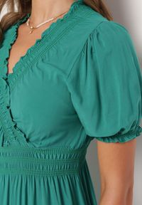 Born2be - Ciemnozielona Bawełniana Sukienka z Kopertowym Dekoltem w Stylu Boho Rissasie. Okazja: na co dzień. Kolor: zielony. Materiał: bawełna. Typ sukienki: kopertowe. Styl: boho #6