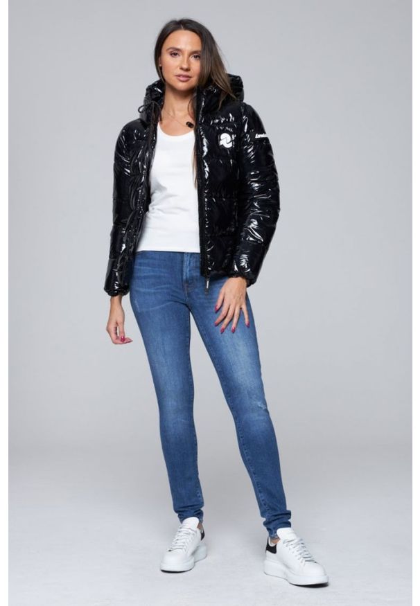 Invicta - INVICTA Błyszcząca krótka kurtka puchowa damska z kapturem, Rozmiar XS. Typ kołnierza: kaptur. Kolor: czarny. Materiał: puch. Długość: krótkie