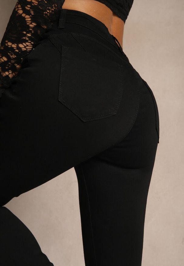 Renee - Czarne Spodnie Skinny Regular Waist Mandria. Okazja: na randkę, na co dzień. Kolor: czarny. Styl: casual, elegancki