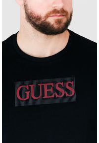 Guess - GUESS Czarny t-shirt męski z czerwonym logo. Kolor: czarny #3