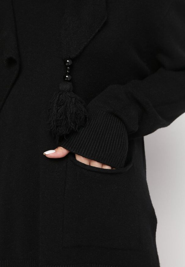 Born2be - Czarny Sweter o Lekko Luźnym Kroju z Szalikiem w Komplecie Beruma. Kolor: czarny. Materiał: materiał. Sezon: zima