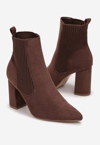 Born2be - Brązowe Botki Dacoilae. Nosek buta: otwarty. Kolor: brązowy. Materiał: materiał. Sezon: jesień, zima. Obcas: na obcasie. Styl: klasyczny. Wysokość obcasa: średni #3