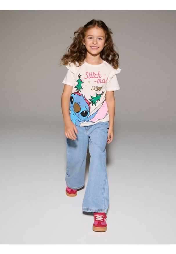 Sinsay - Bawełniana koszulka z nadrukiem Stitch - kremowy. Kolor: kremowy. Materiał: bawełna. Wzór: nadruk