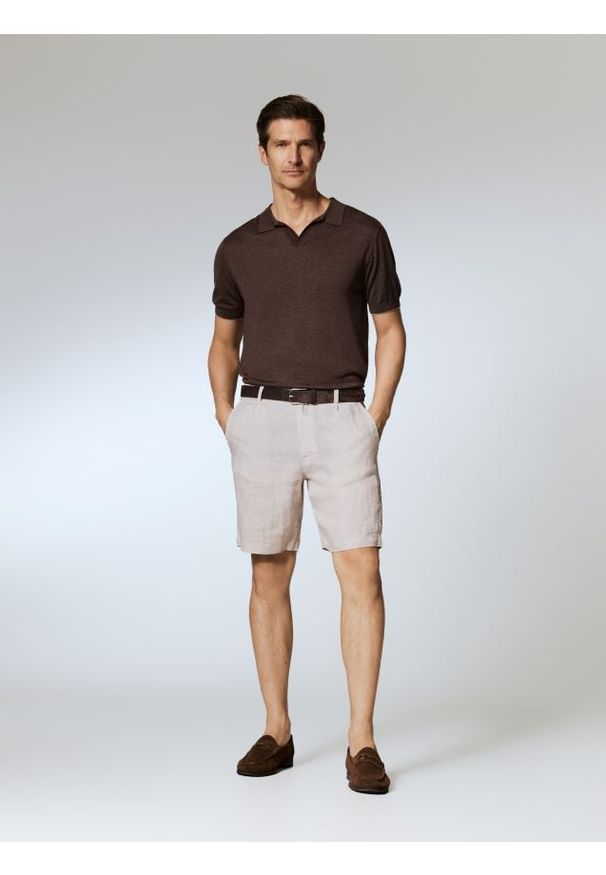 Reserved - Lniane szorty regular fit - beżowy. Kolor: beżowy. Materiał: len