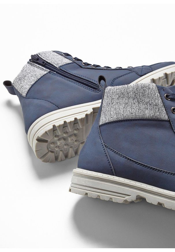 bonprix - Botki sznurowane z profilowaną podeszwą. Zapięcie: zamek. Kolor: niebieski. Szerokość cholewki: normalna. Sezon: zima