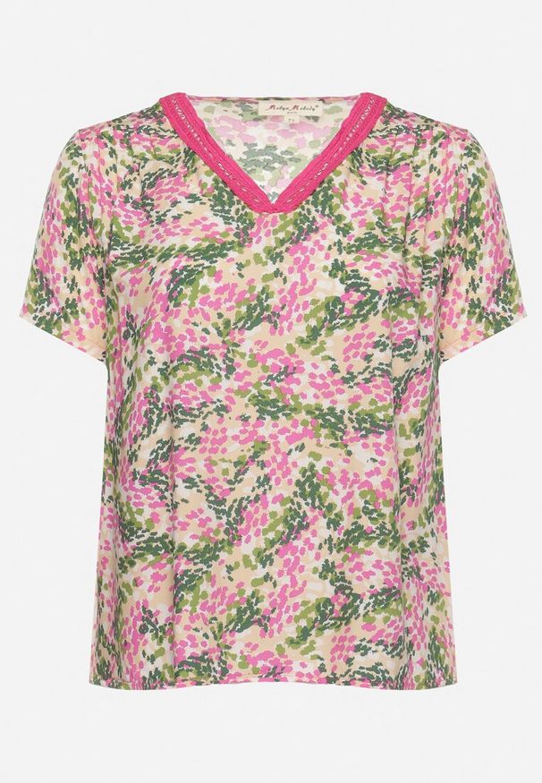 Born2be - Różowo-Zielona Wiskozowa Bluzka z Krótkim Rękawem i Dekoltem Typu V-Neck Natloza. Kolor: różowy. Materiał: wiskoza. Długość rękawa: krótki rękaw. Długość: krótkie