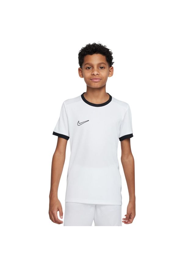 Nike - Koszulka Z Krótkim Rękawem Dla Dzieci Academy 25 DriFIT. Kolor: biały. Długość rękawa: krótki rękaw. Długość: krótkie. Sport: turystyka piesza