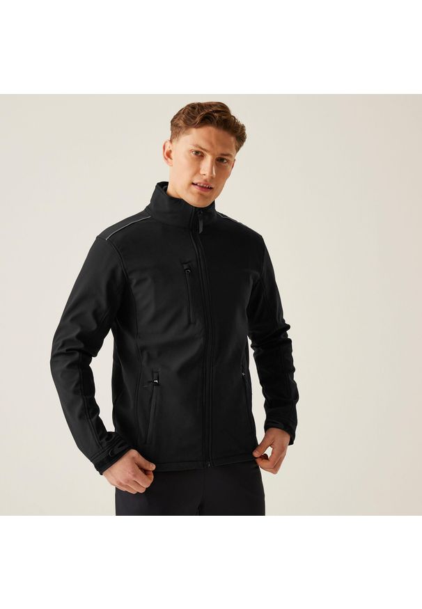 Regatta - Softshell roboczy męski Sandstorm. Kolor: czarny. Materiał: softshell. Sport: turystyka piesza