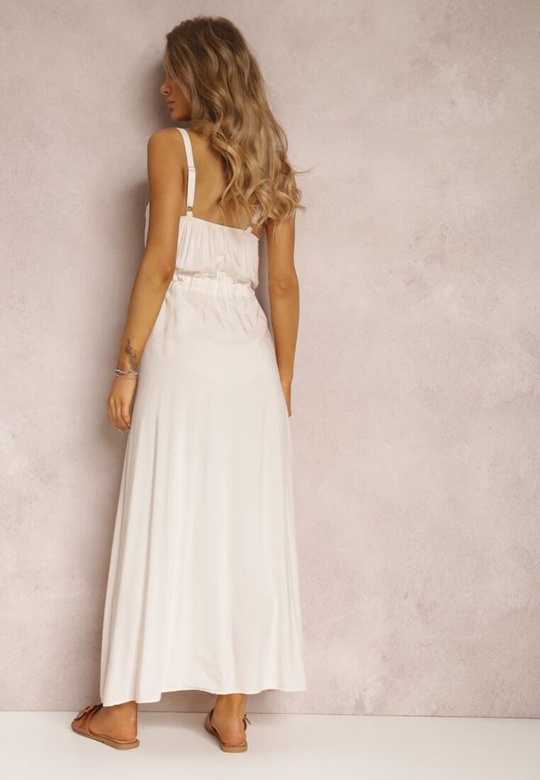 Renee - Beżowa Sukienka z Wiskozy Kena. Okazja: na co dzień. Typ kołnierza: kokarda. Kolor: beżowy. Typ sukienki: proste. Materiał: wiskoza. Długość rękawa: na ramiączkach. Sezon: lato. Styl: casual. Długość: maxi