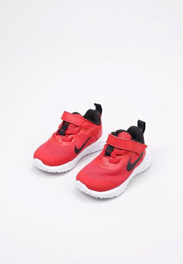 Nike - Buty na co dzień dziecięce NIKE REVOLUTION 6 na rzepy. Okazja: na co dzień. Zapięcie: rzepy. Kolor: czerwony. Materiał: tkanina. Model: Nike Revolution