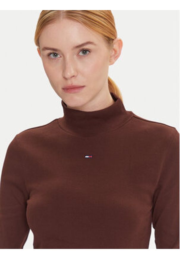 Tommy Jeans Bluzka Essential DW0DW19830 Brązowy Slim Fit. Kolor: brązowy. Materiał: bawełna