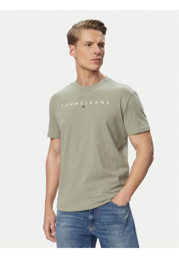Tommy Jeans T-Shirt DM0DM20744 Zielony Regular Fit. Kolor: zielony. Materiał: bawełna