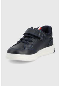 TOMMY HILFIGER - Tommy Hilfiger sneakersy dziecięce kolor granatowy. Nosek buta: okrągły. Zapięcie: rzepy. Kolor: niebieski. Szerokość cholewki: normalna #5