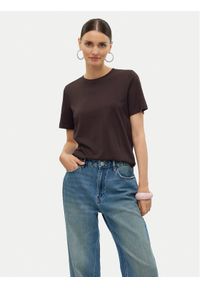 Vero Moda T-Shirt Paulina 10316991 Brązowy Regular Fit. Kolor: brązowy. Materiał: bawełna