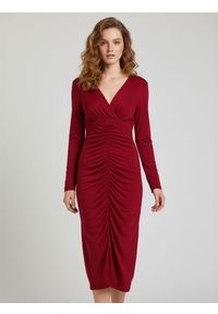 Sinsay - Sukienka midi z ozdobnym drapowaniem z przodu - czerwony. Kolor: czerwony. Długość: midi #1