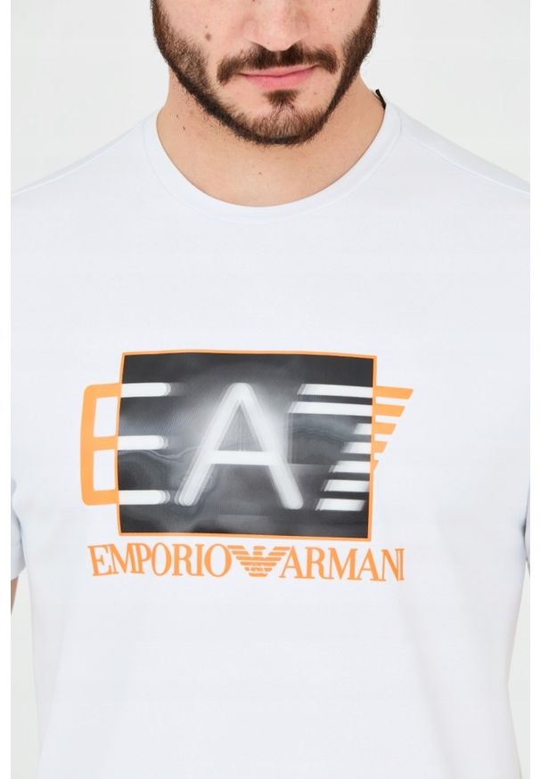 EA7 Emporio Armani - EA7 Męski biały t-shirt z holograficznym logo, Rozmiar XL. Kolor: biały