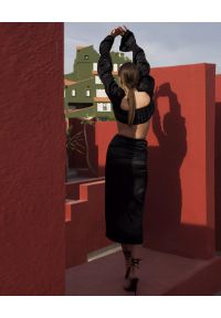 LOVE & ROSE - Czarna spódnica midi Tulum. Stan: podwyższony. Kolor: czarny. Styl: wakacyjny