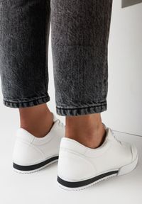 Born2be - Białe Sneakersy Seems to Change. Nosek buta: okrągły. Zapięcie: sznurówki. Kolor: biały. Szerokość cholewki: normalna. Obcas: na płaskiej podeszwie