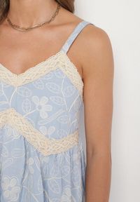 Born2be - Niebieska Bawełniana Sukienka w Kwiaty z Haftem Nilacine. Okazja: na co dzień. Kolor: niebieski. Materiał: bawełna. Długość rękawa: na ramiączkach. Wzór: haft, kwiaty. Styl: casual, elegancki #3