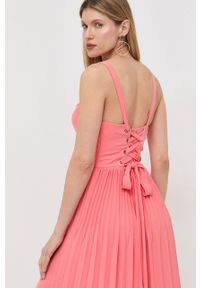 Marciano Guess kombinezon kolor pomarańczowy z dekoltem w szpic. Kolor: pomarańczowy. Materiał: tkanina #5