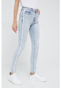 Calvin Klein Jeans jeansy J20J218633.PPYY damskie high waist. Stan: podwyższony. Kolor: niebieski. Wzór: aplikacja #1