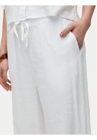 Vero Moda Spodnie materiałowe Linn 10305091 Biały Loose Fit. Kolor: biały. Materiał: len, wiskoza