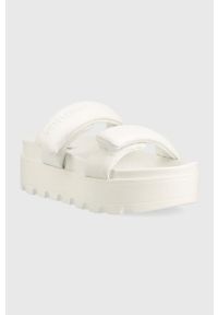 Steve Madden klapki Bail out damskie kolor biały na platformie SM11002448. Kolor: biały. Materiał: materiał. Wzór: gładki. Obcas: na platformie #4