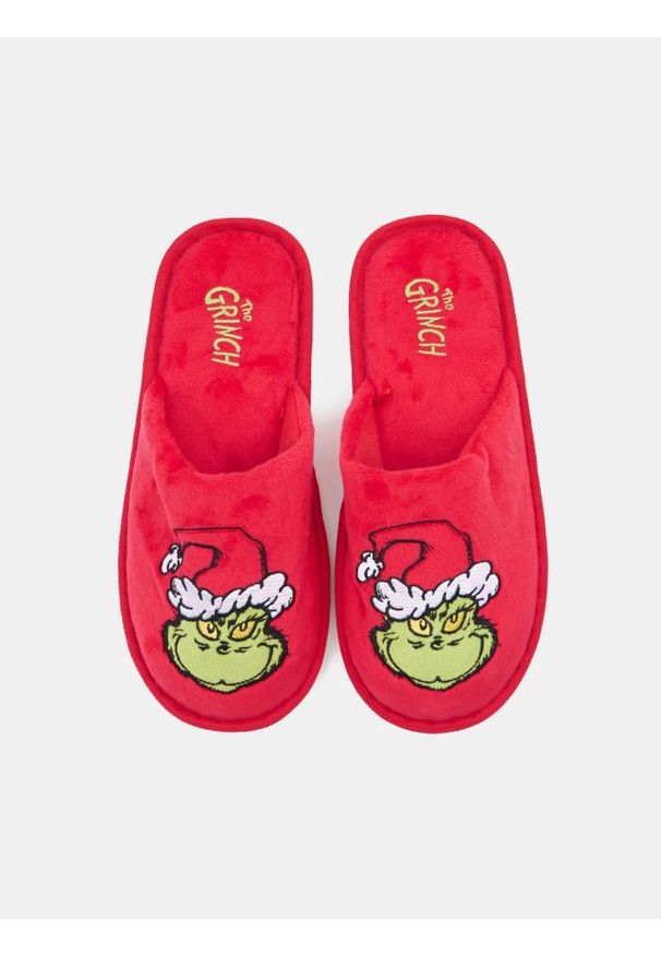 Sinsay - Ciepłe kapcie z motywem świątecznym Grinch - czerwony. Kolor: czerwony. Styl: wizytowy