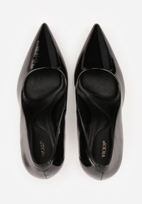 Renee - Czarne Lakierowane Szpilki VICES o Klasycznym Fasonie Corsinia. Kolor: czarny. Materiał: lakier. Obcas: na szpilce. Styl: klasyczny. Wysokość obcasa: wysoki #9